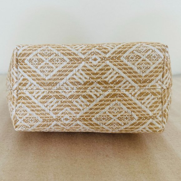 🌷New🌷Stephanie Johnson Laura Spacious Trapezoid Makeup Bag in White and Beige - Picture 4 of 9